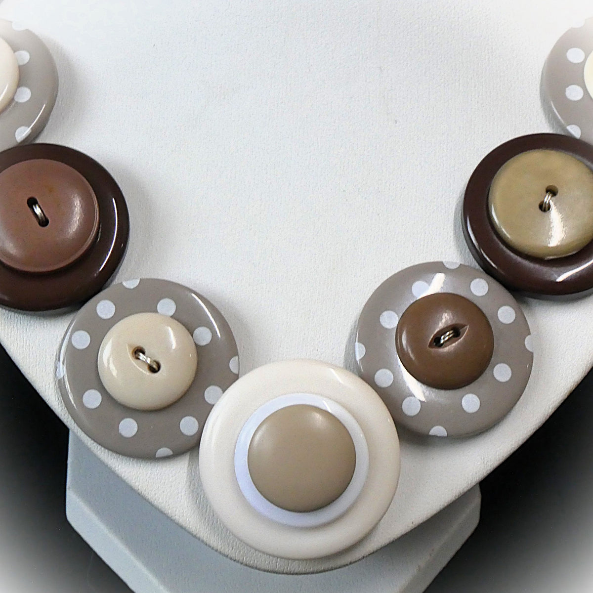 Button necklace - Cafe Latte