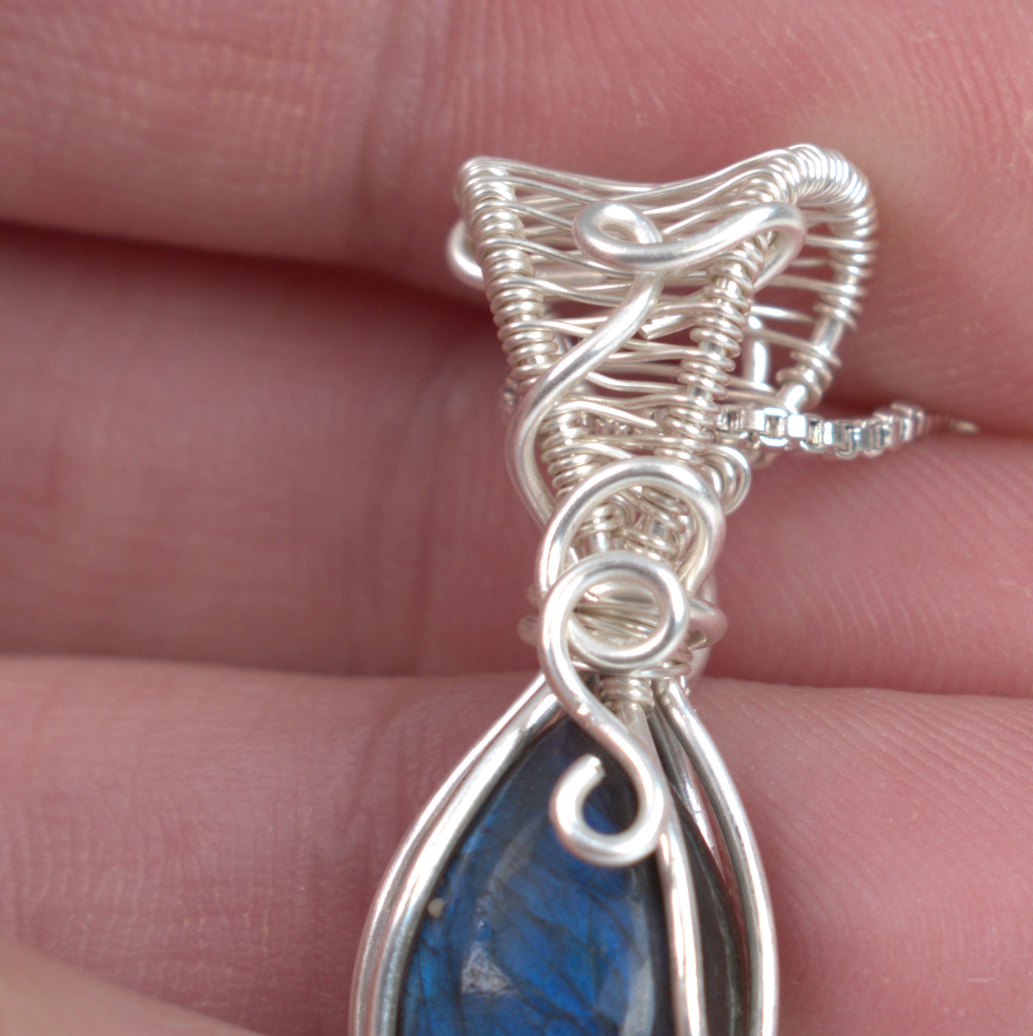 Blue Flash Labradorite Keepsake Pendant in Silver