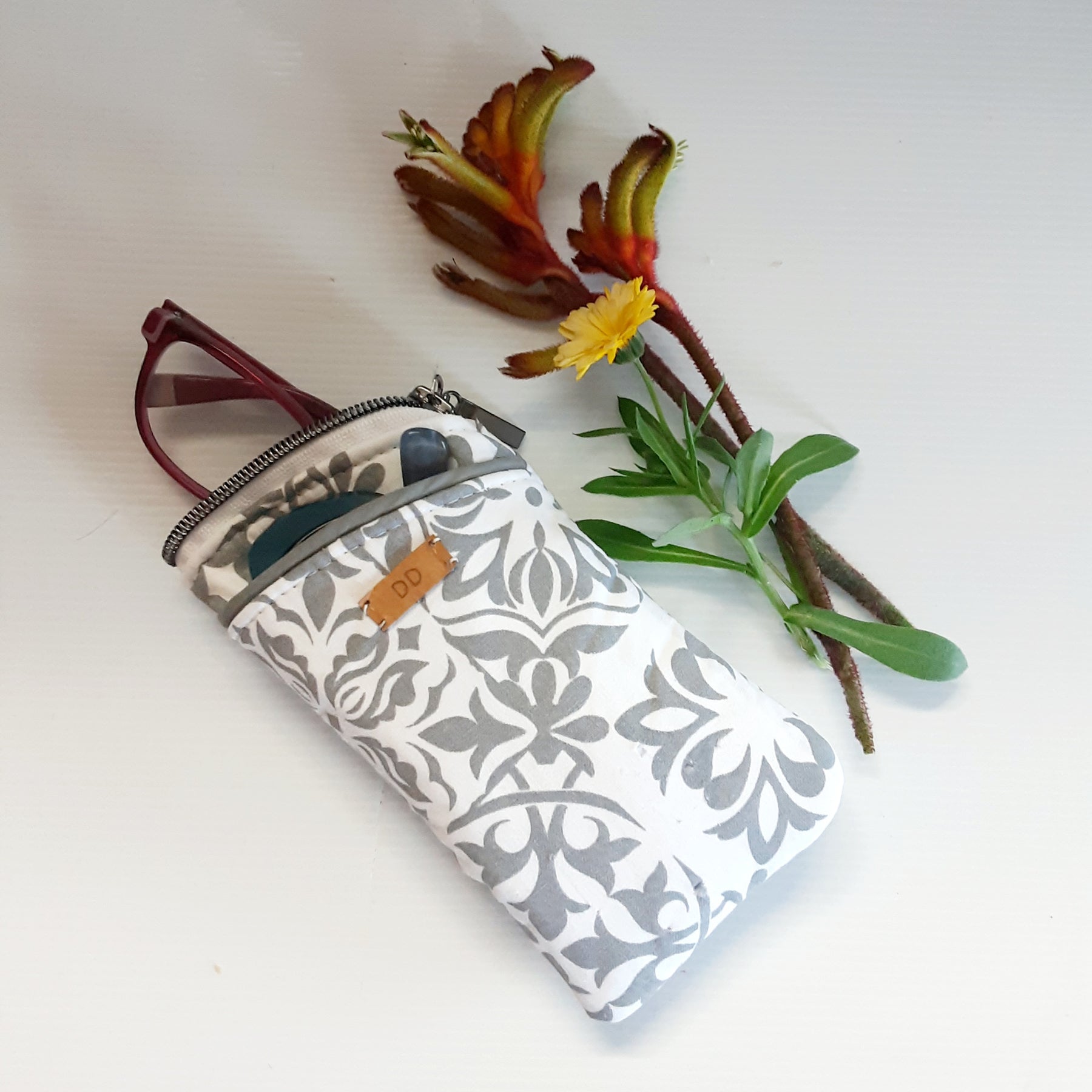 Double pocket eyeglass/sunglass case.