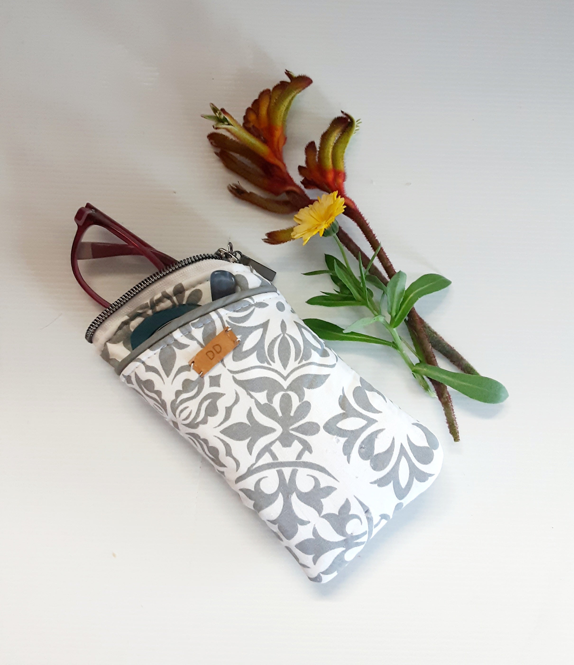 Double pocket eyeglass/sunglass case.