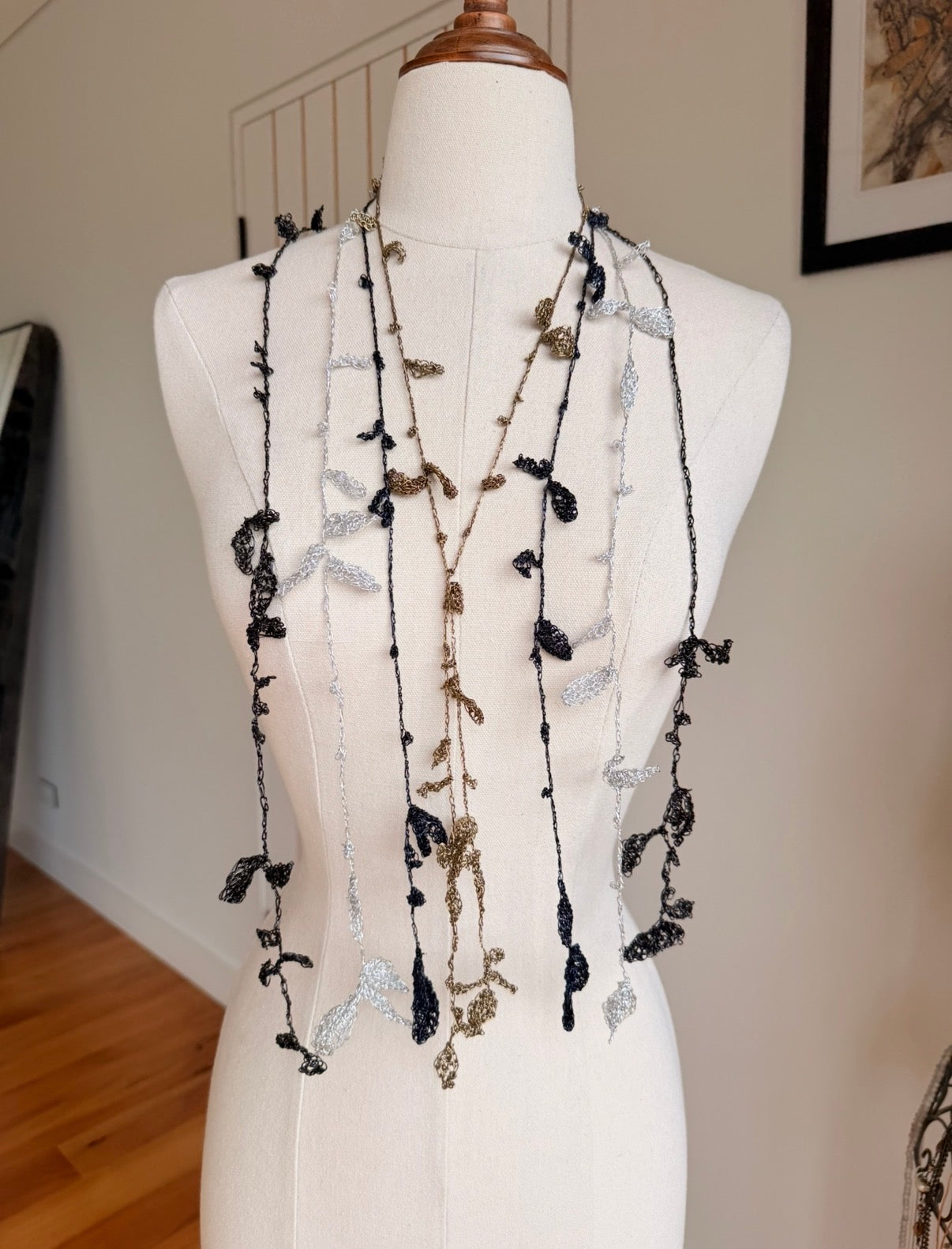 Travel light - Lariat neckpieces.