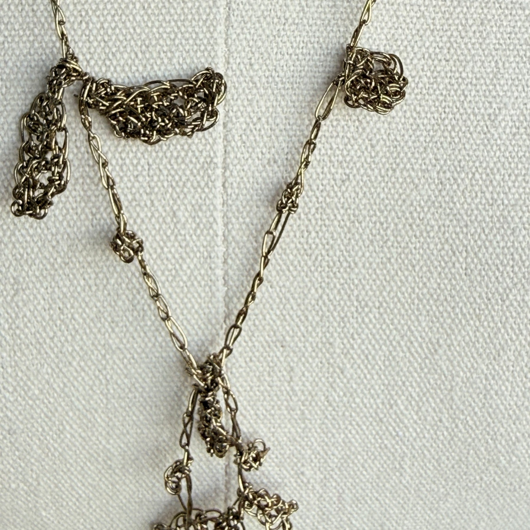 Travel light - Lariat neckpieces.