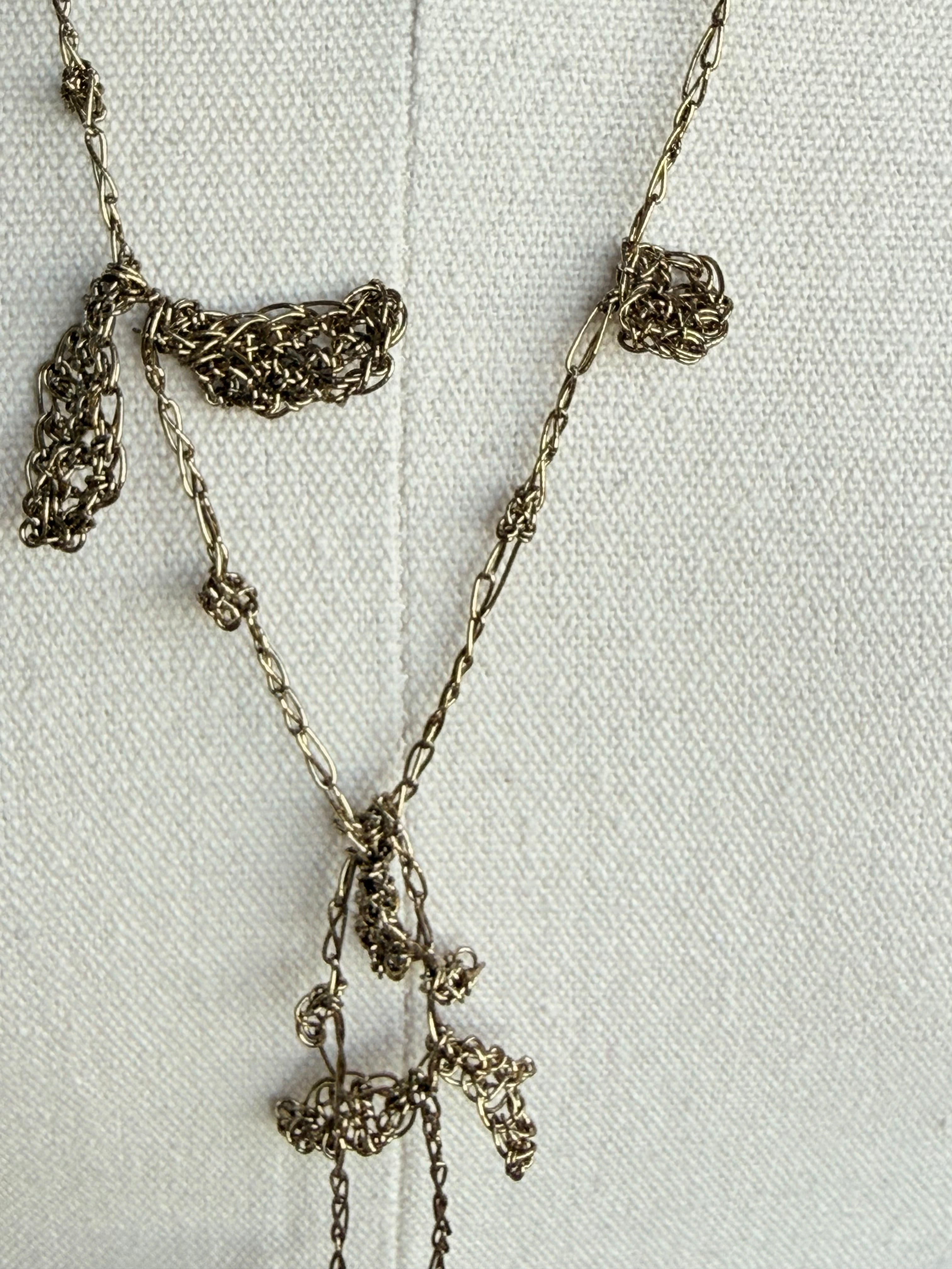 Travel light - Lariat neckpieces.