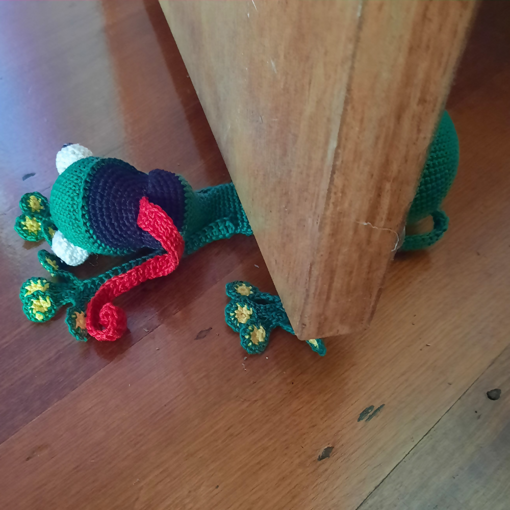 Squashed-frog-doorstop-forest-green-head-right-facing-Australian-made-watch-the-birdy-crochet