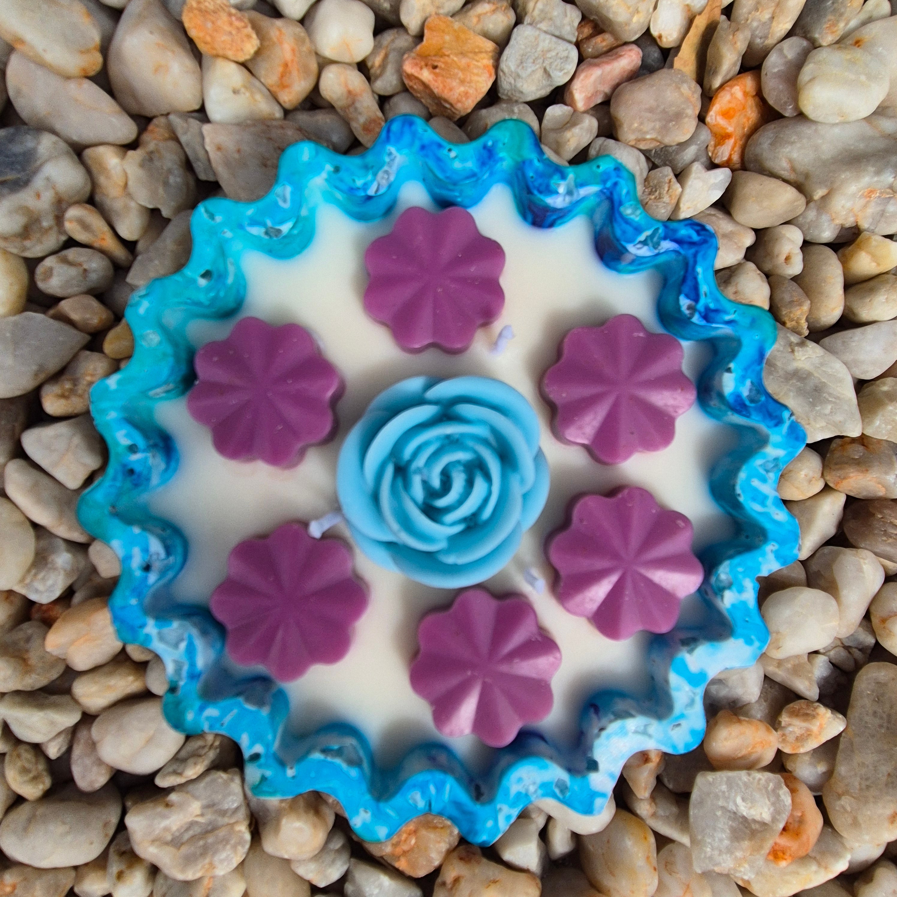 Sandalwood concrete bowl candle with soy wax and rose fragrance