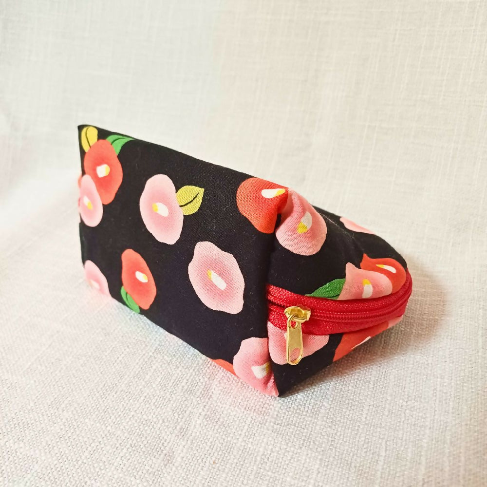 maru-ya_halfmoon pouch_black camellia 4