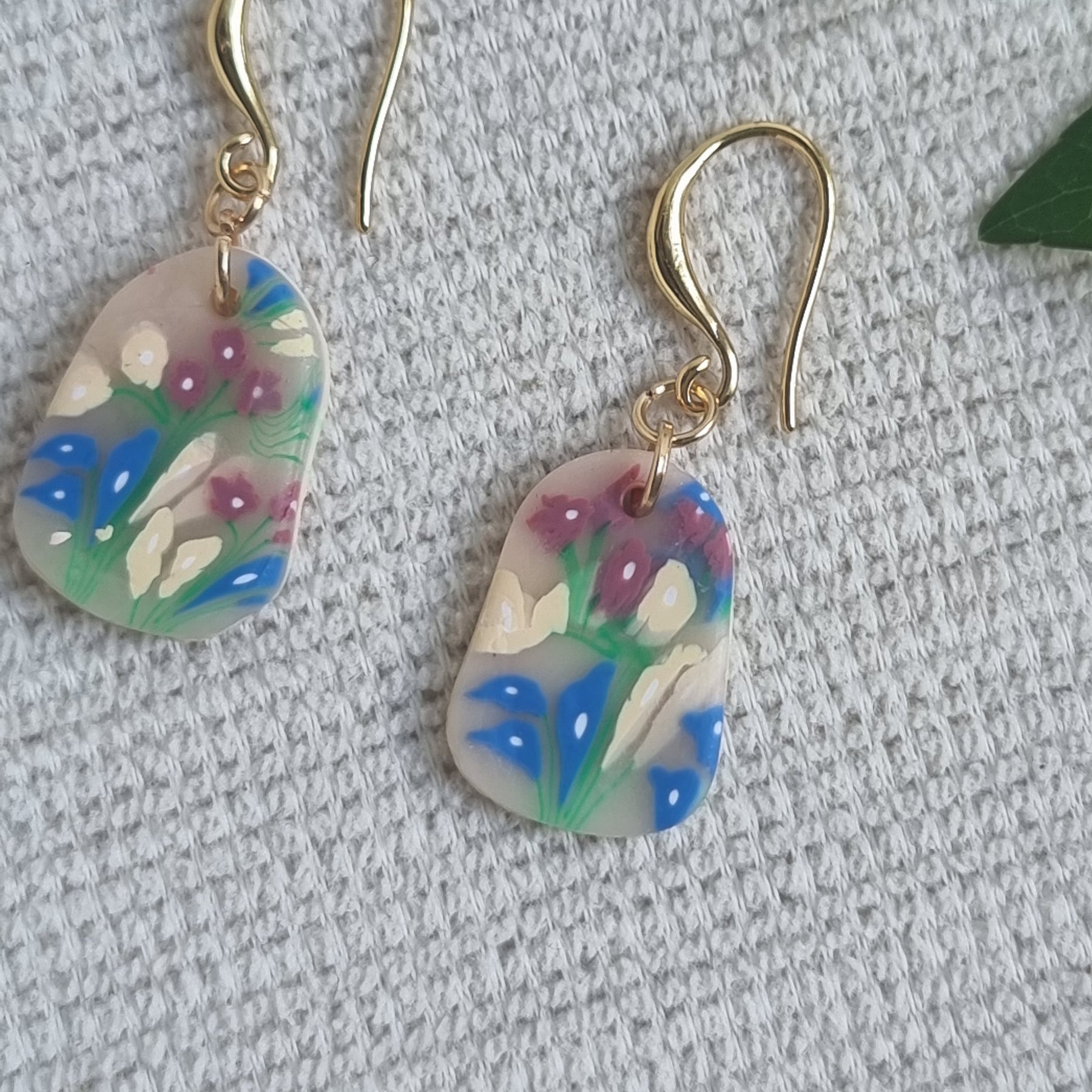 Baby's Breath Bunch - Floral design dangle