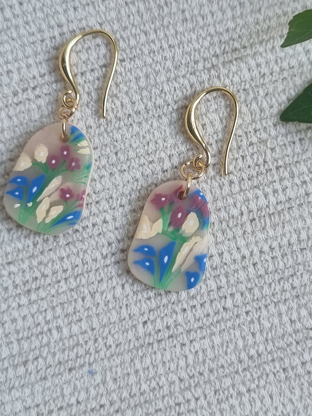 Baby's Breath Bunch - Floral design dangle