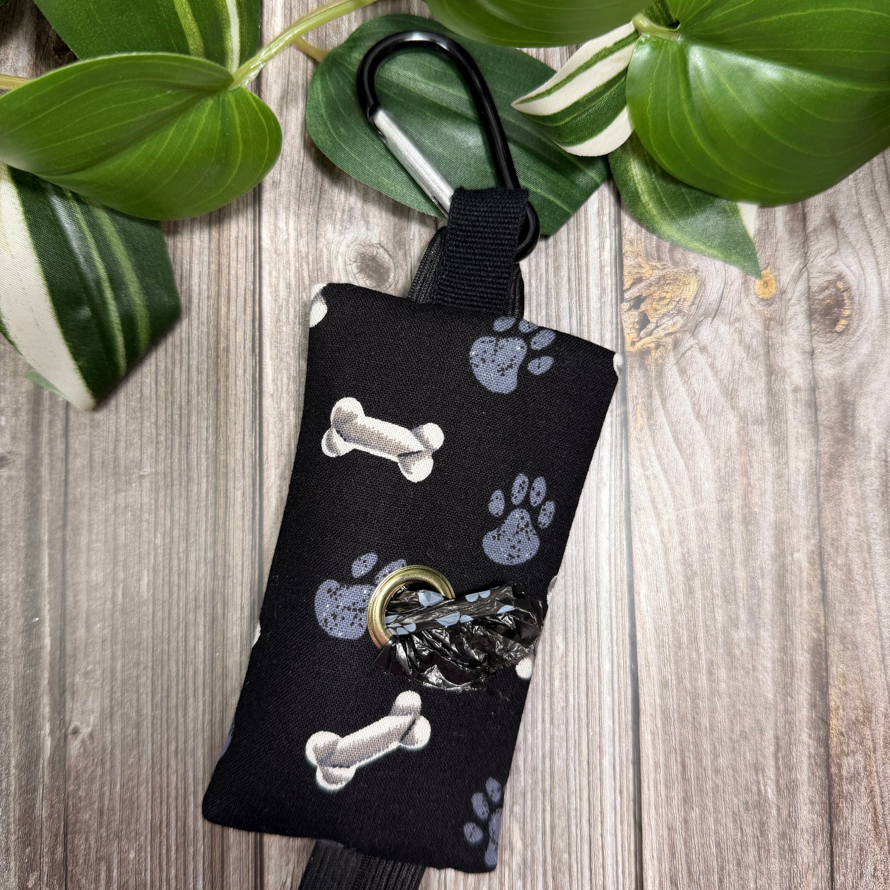 Dog Poop Bag Holder – Lead-Mounted