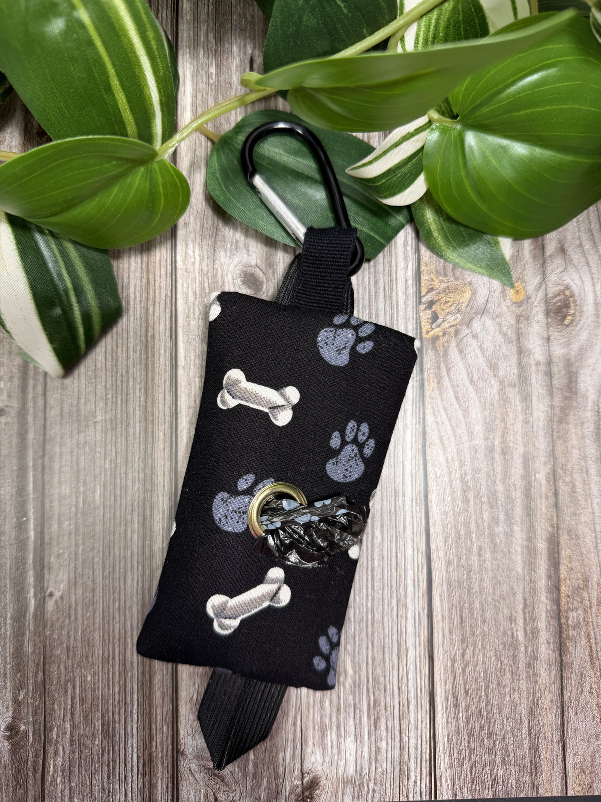 Dog Poop Bag Holder – Lead-Mounted