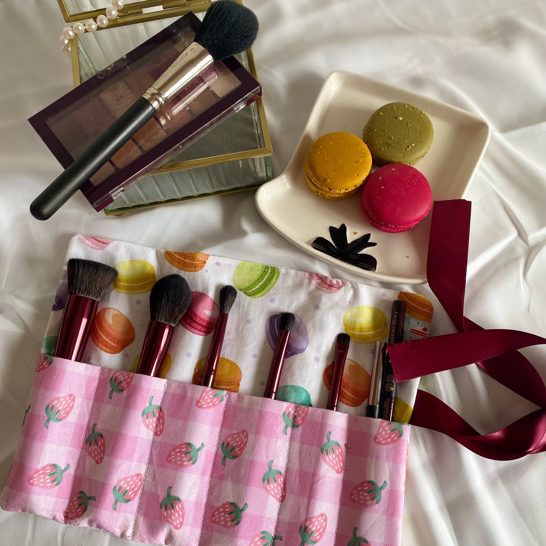 🍓 Foodie-Inspired Makeup Brush Roll & Reusable Makeup Pad Set