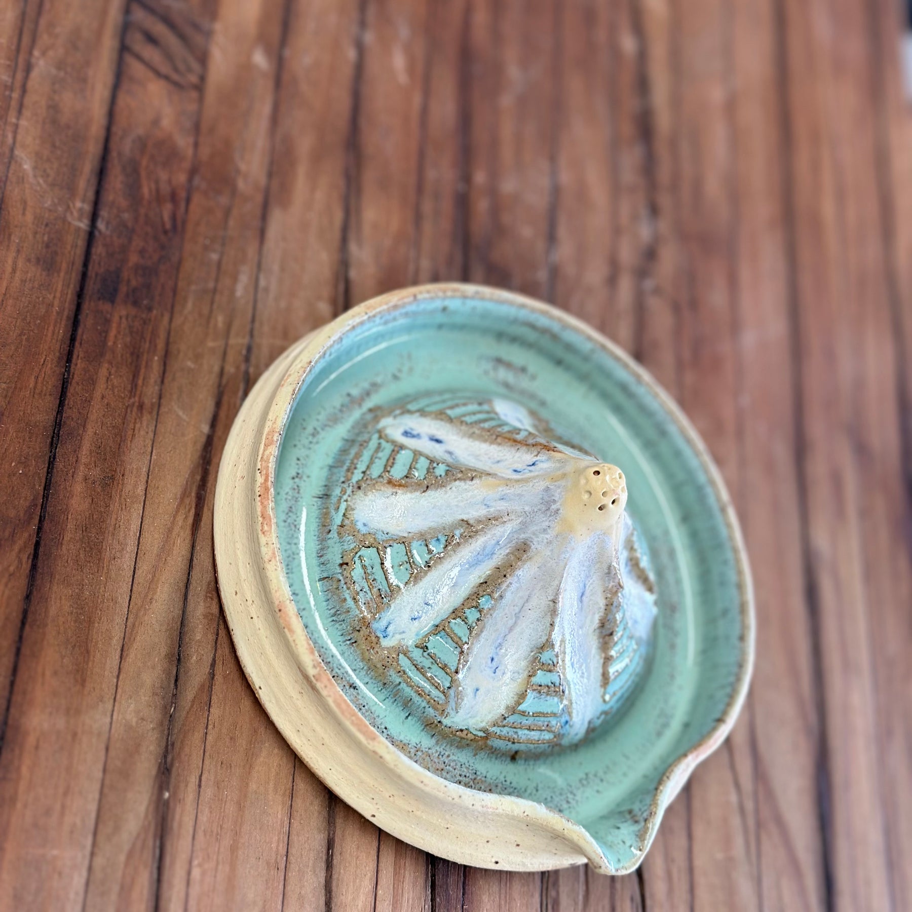 Daisy Citrus Press - Ceramic Lemon Squeezer