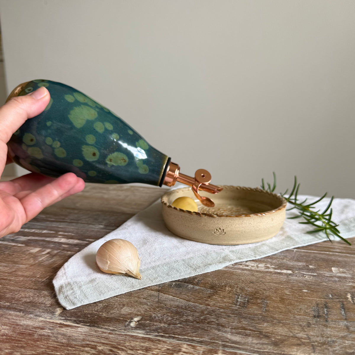 Handmade Ceramic Olive Oil Bottle | Mistral – The Daily Pour | 400ml
