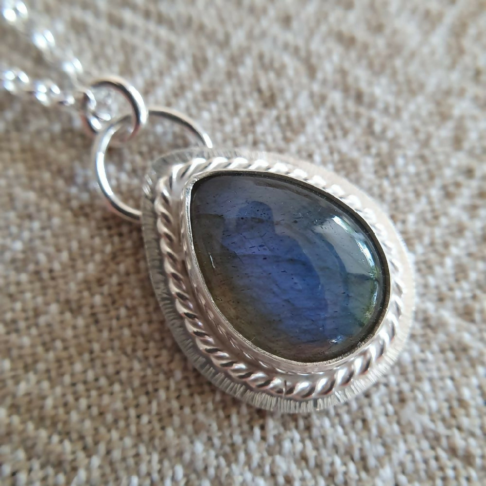 Sterling silver pendant with labradorite