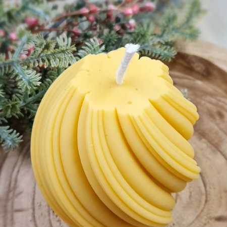 Beeswax Swirl candle