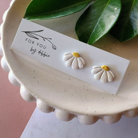 Daisy stud earrings