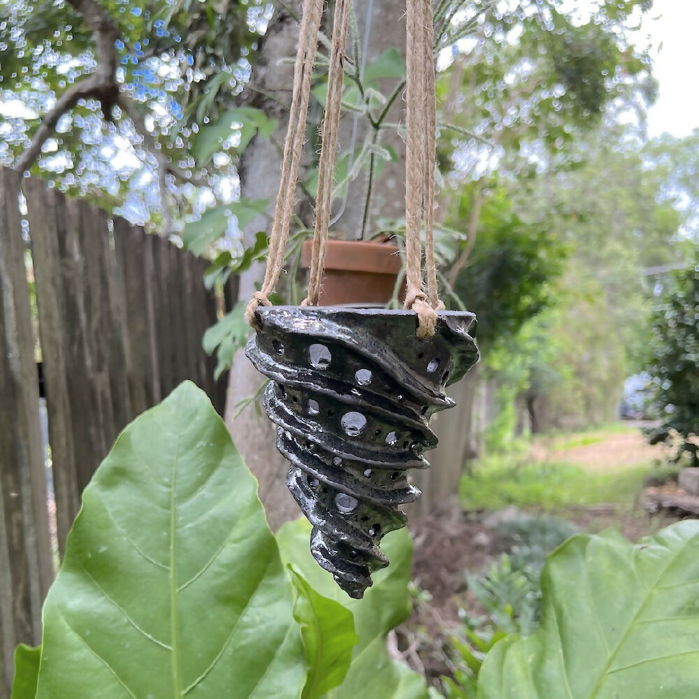 Ridge hanging cone pot lifestyle