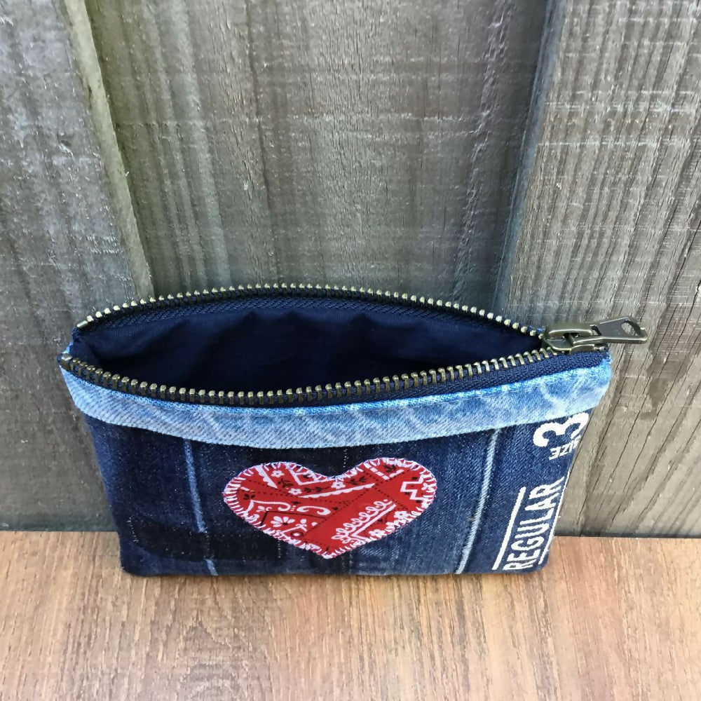 upcycled-denim-pouch-04d