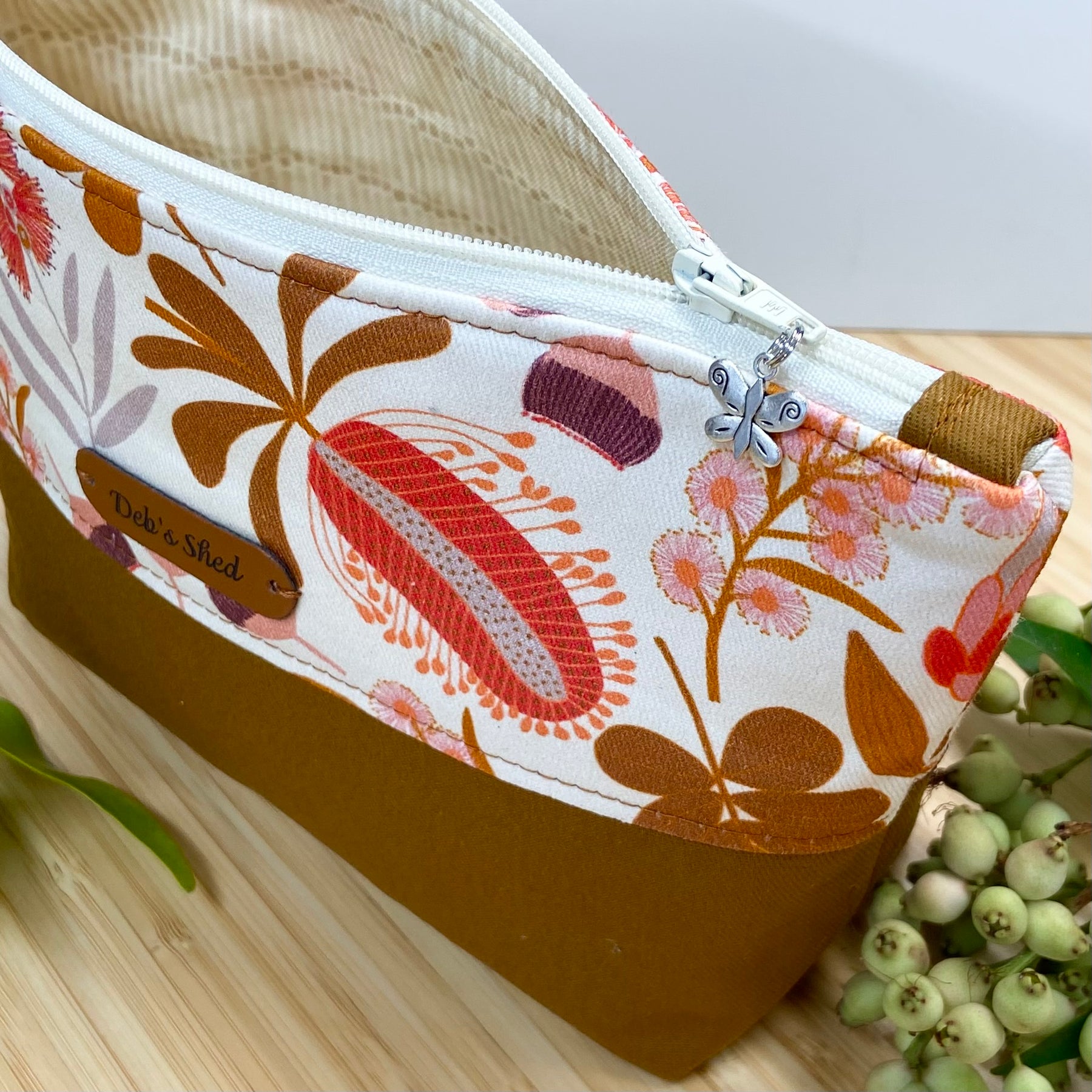 Zipper Pouch – Australian Themed - Tan