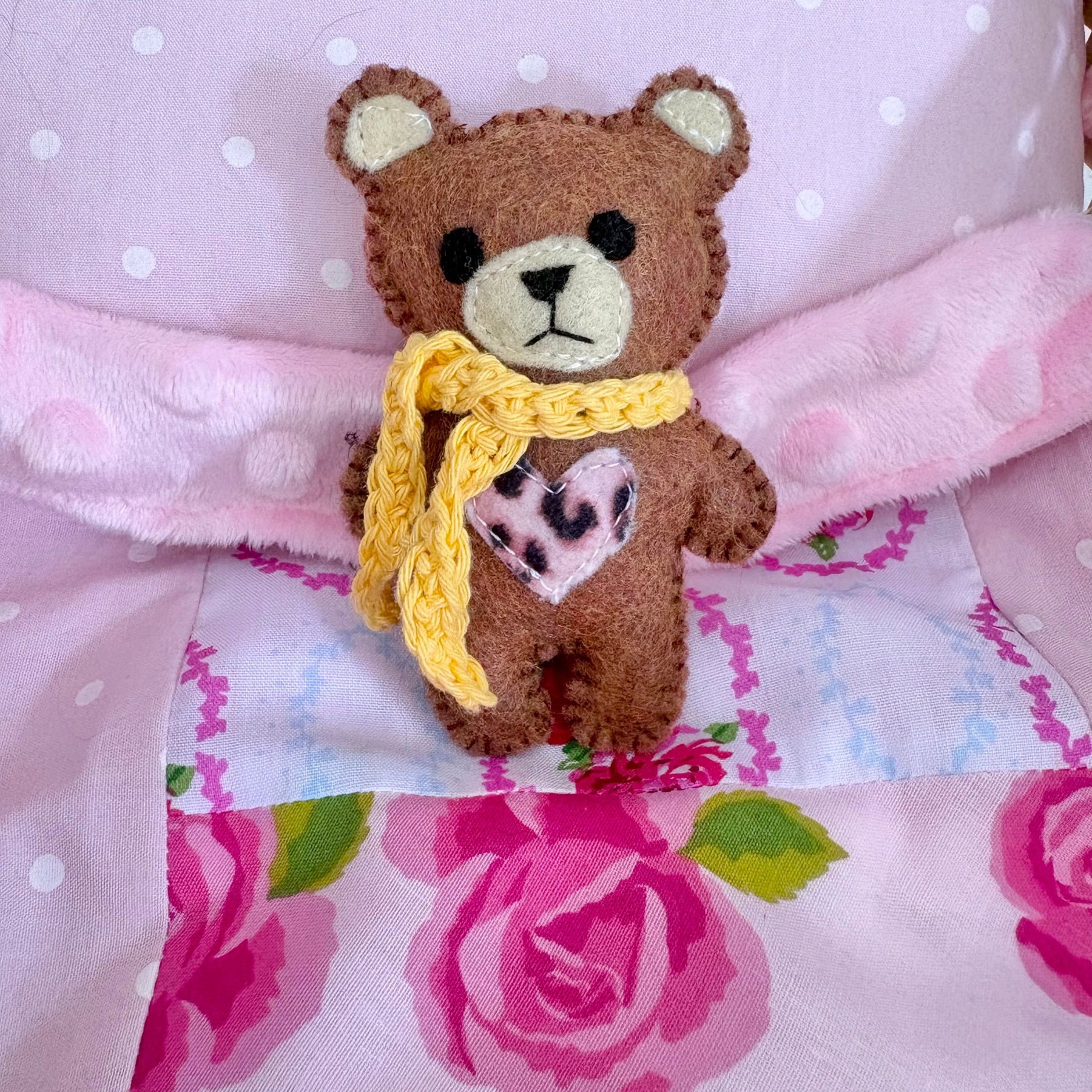 Handmade Felt Teddy Teddy Bear with Crochet Scarf – Mini 10cm Plush Toy – Pocket Bear Gift – Cute Handmade Keepsake