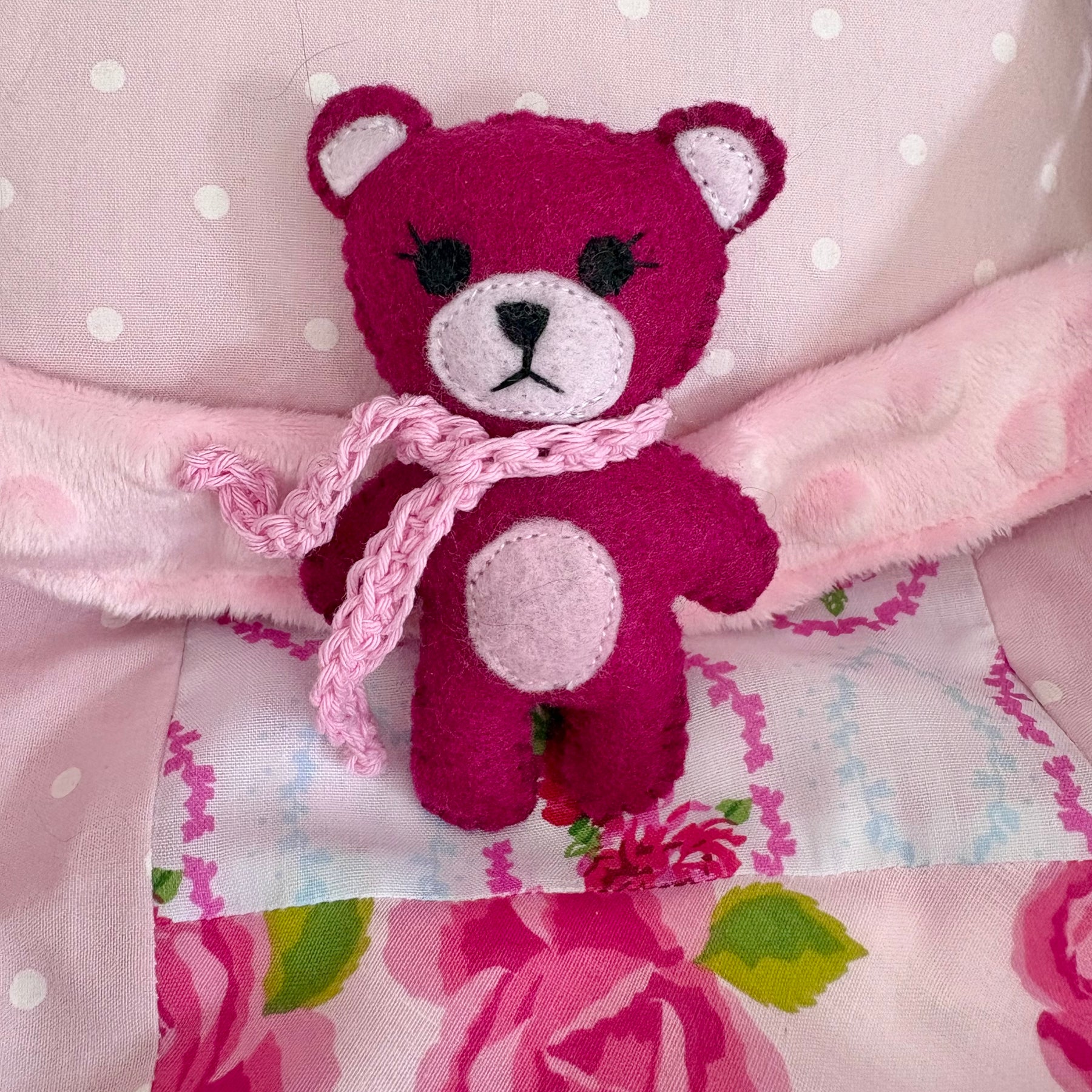 Handmade Felt Teddy Teddy Bear with Crochet Scarf – Mini 10cm Plush Toy – Pocket Bear Gift – Cute Handmade Keepsake