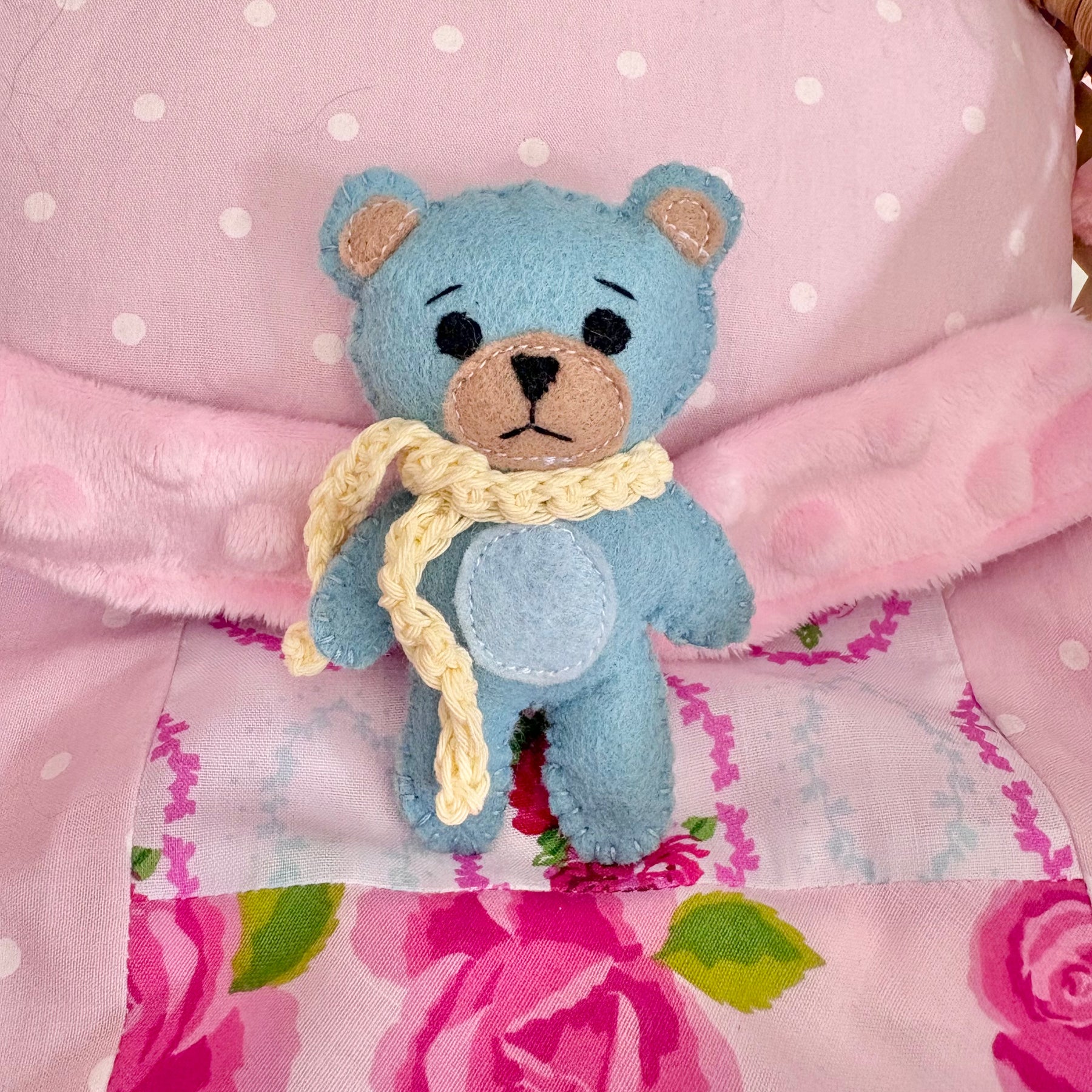 Handmade Felt Teddy Teddy Bear with Crochet Scarf – Mini 10cm Plush Toy – Pocket Bear Gift – Cute Handmade Keepsake