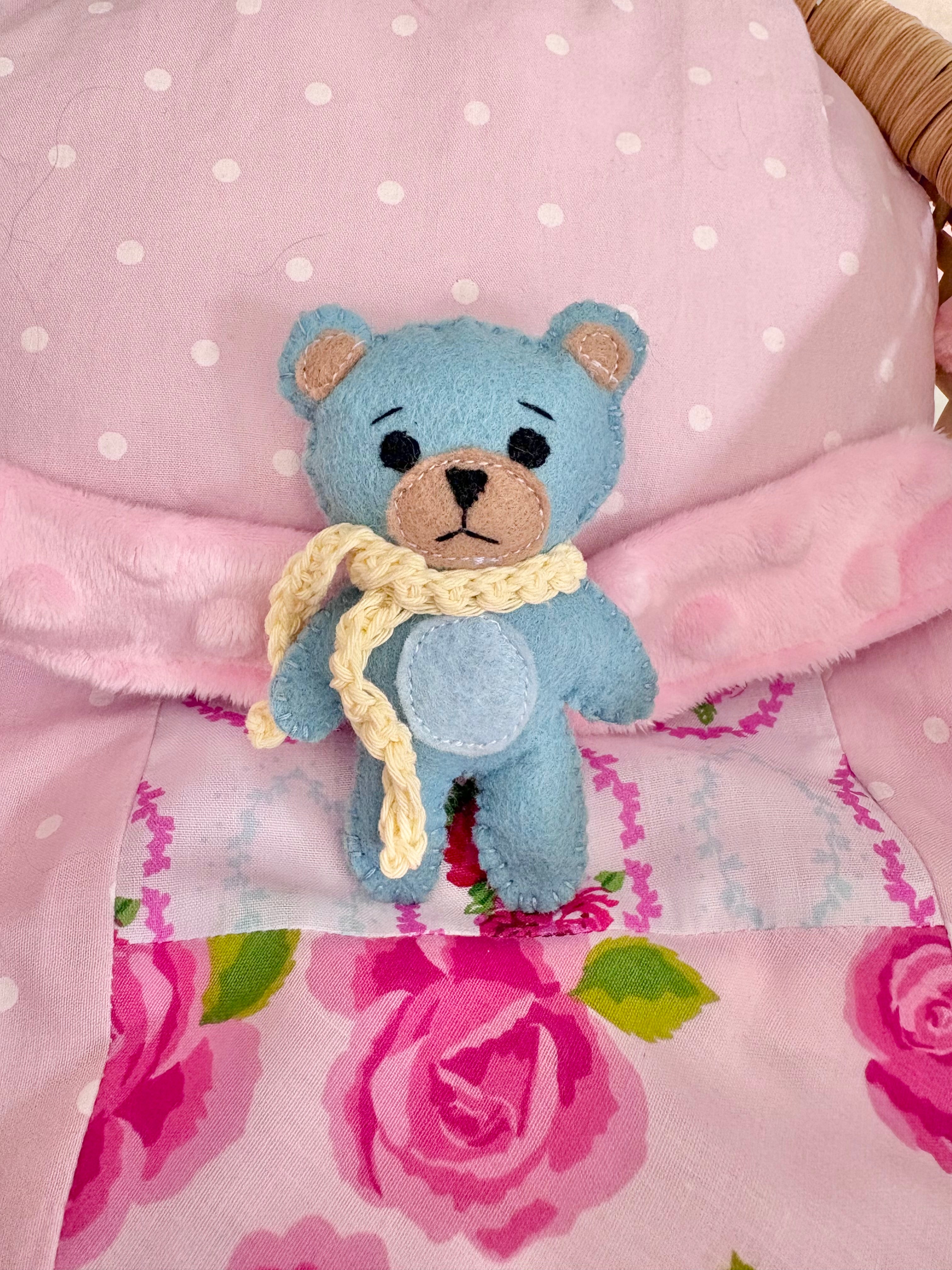 Handmade Felt Teddy Teddy Bear with Crochet Scarf – Mini 10cm Plush Toy – Pocket Bear Gift – Cute Handmade Keepsake