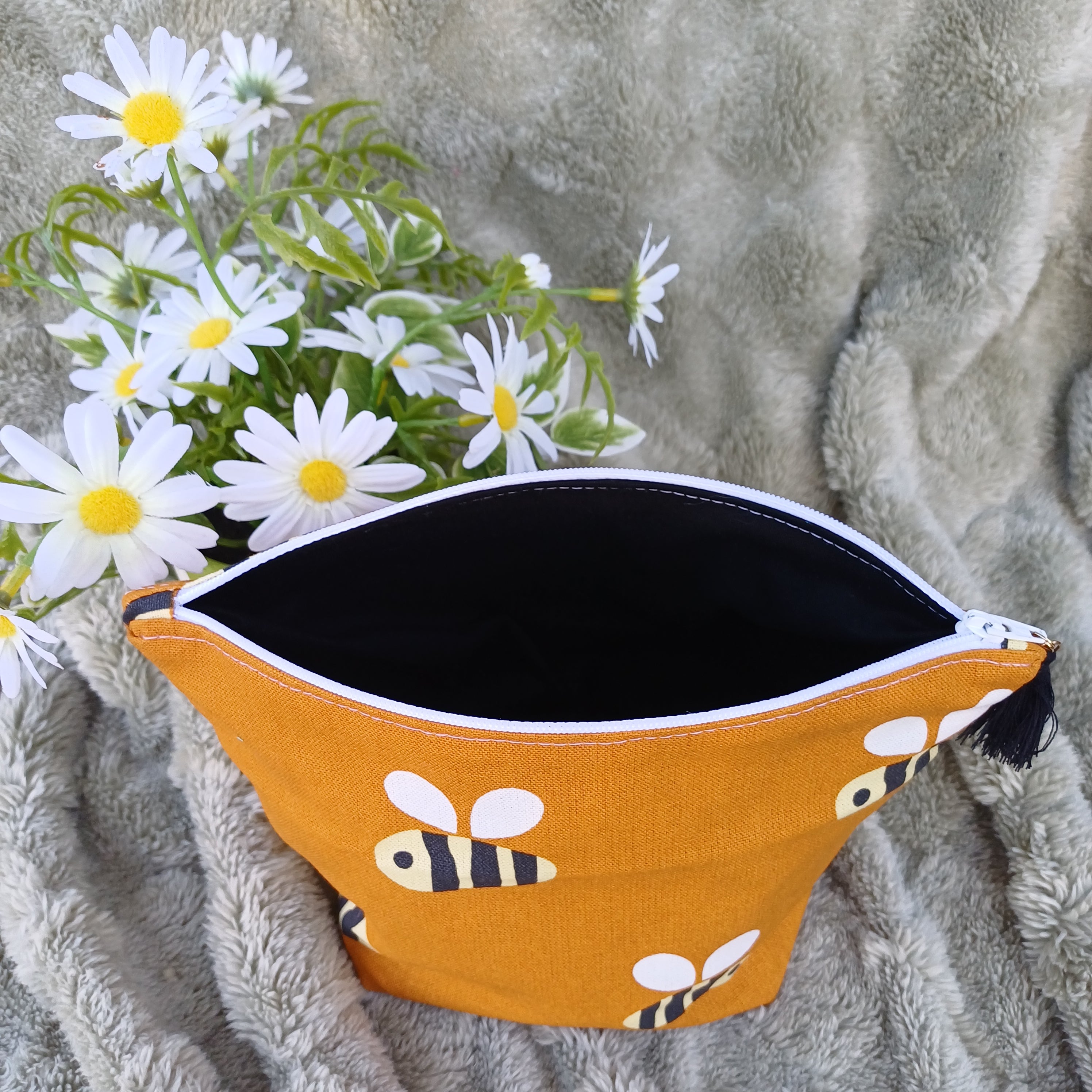 Bee Design Zipper Pouch