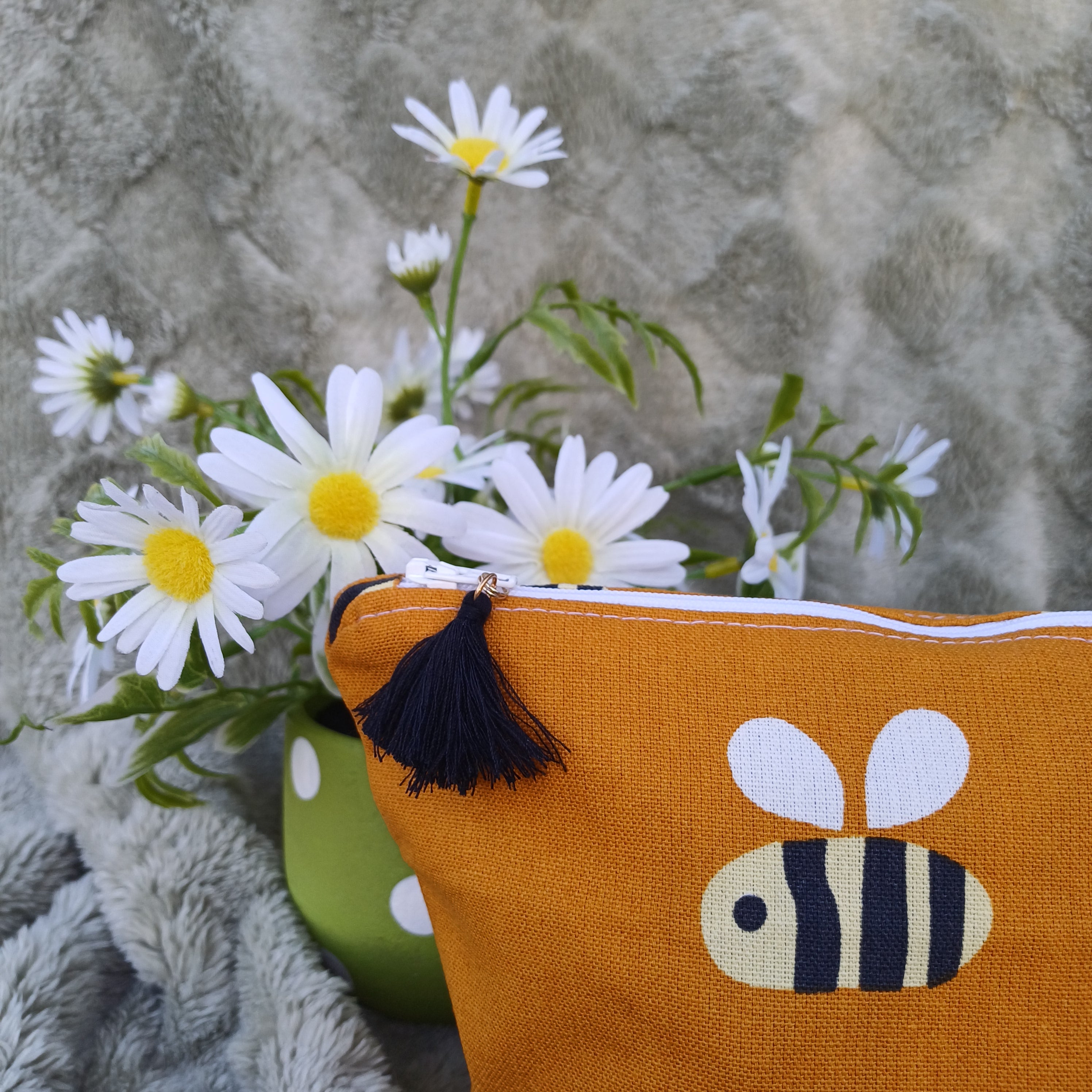 Bee Design Zipper Pouch