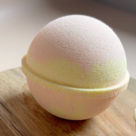 Luminous Glow Bath Bomb | Citrus, Magnolia, Amber & Musk — 6.4cm