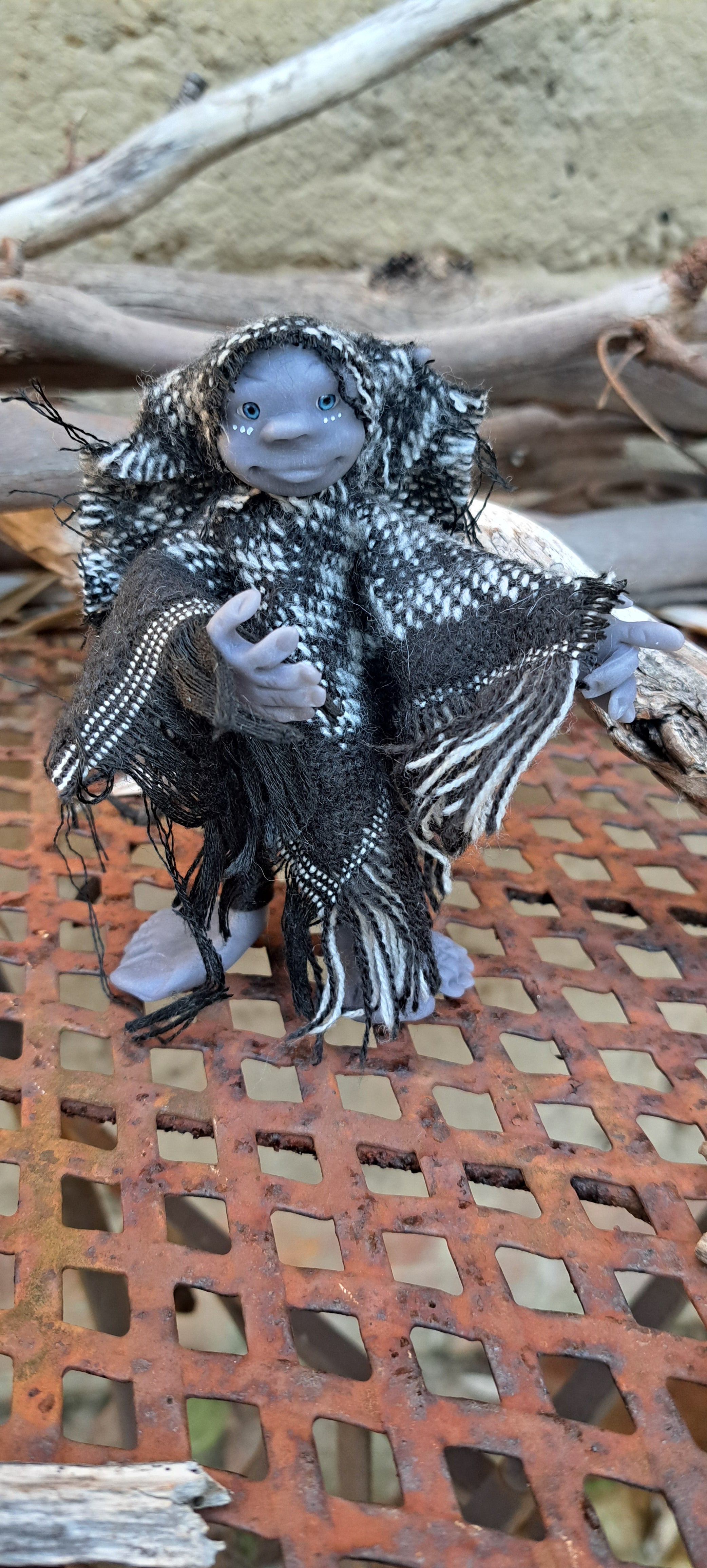 The Elf of Hidden Paths