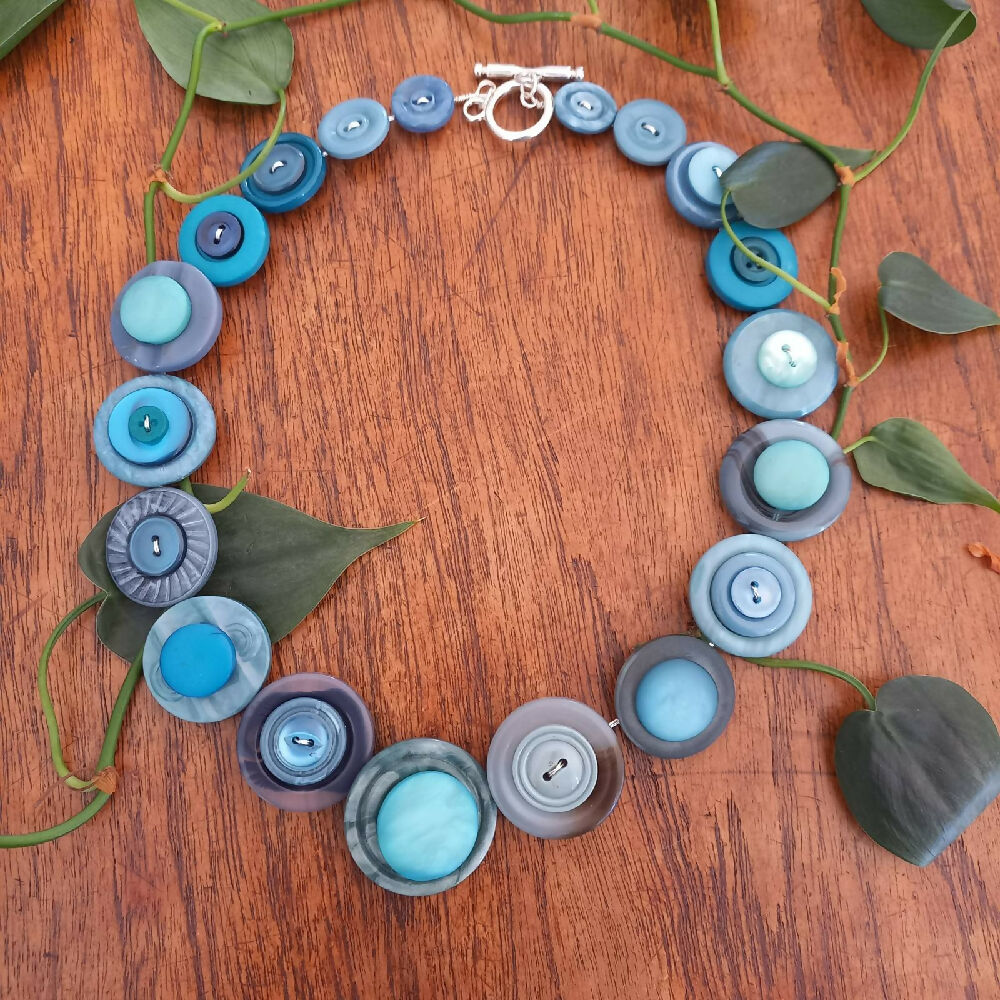 Handmade vintage button necklace - Pretty Peacock