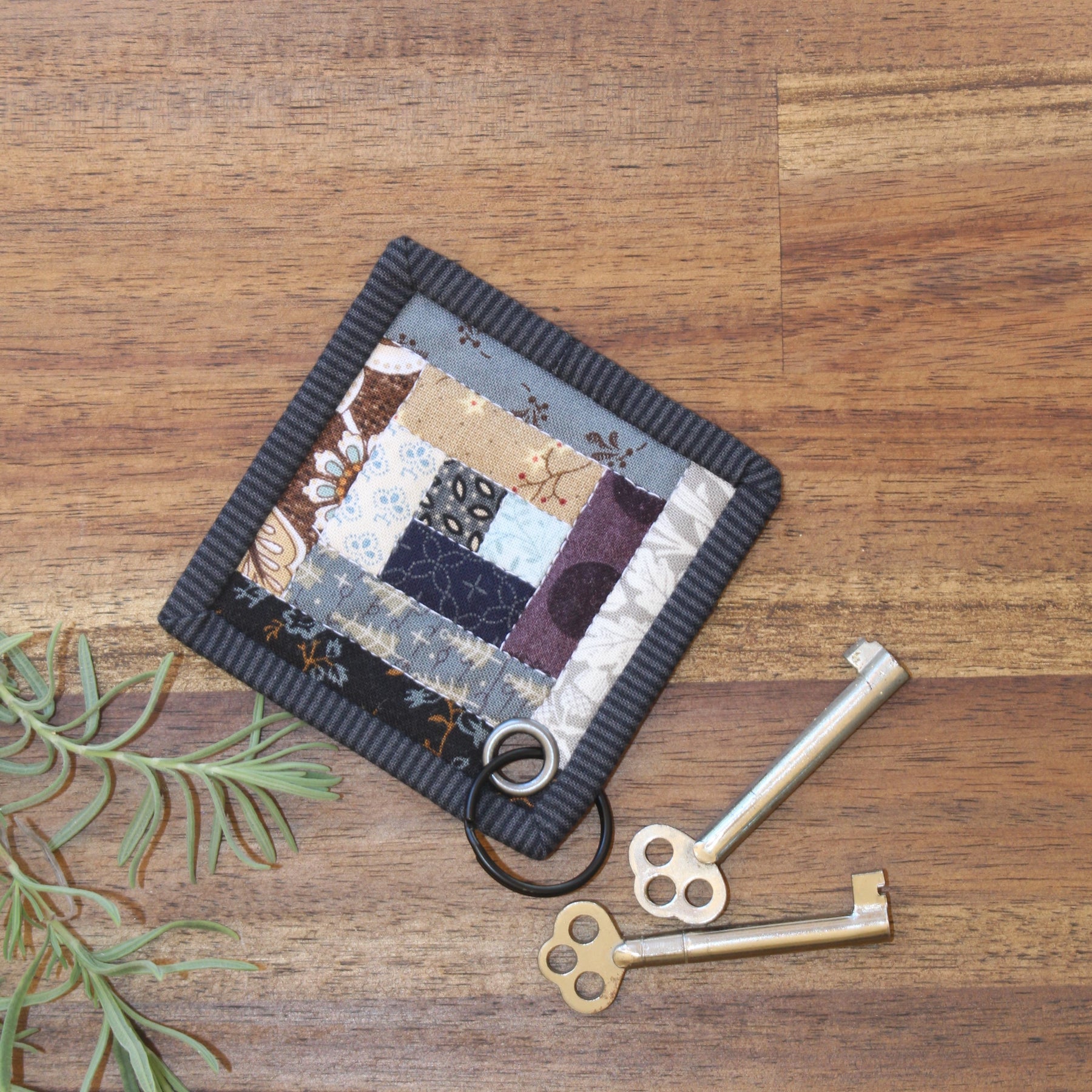 Patchwork Quilted Log Cabin Keyring 2