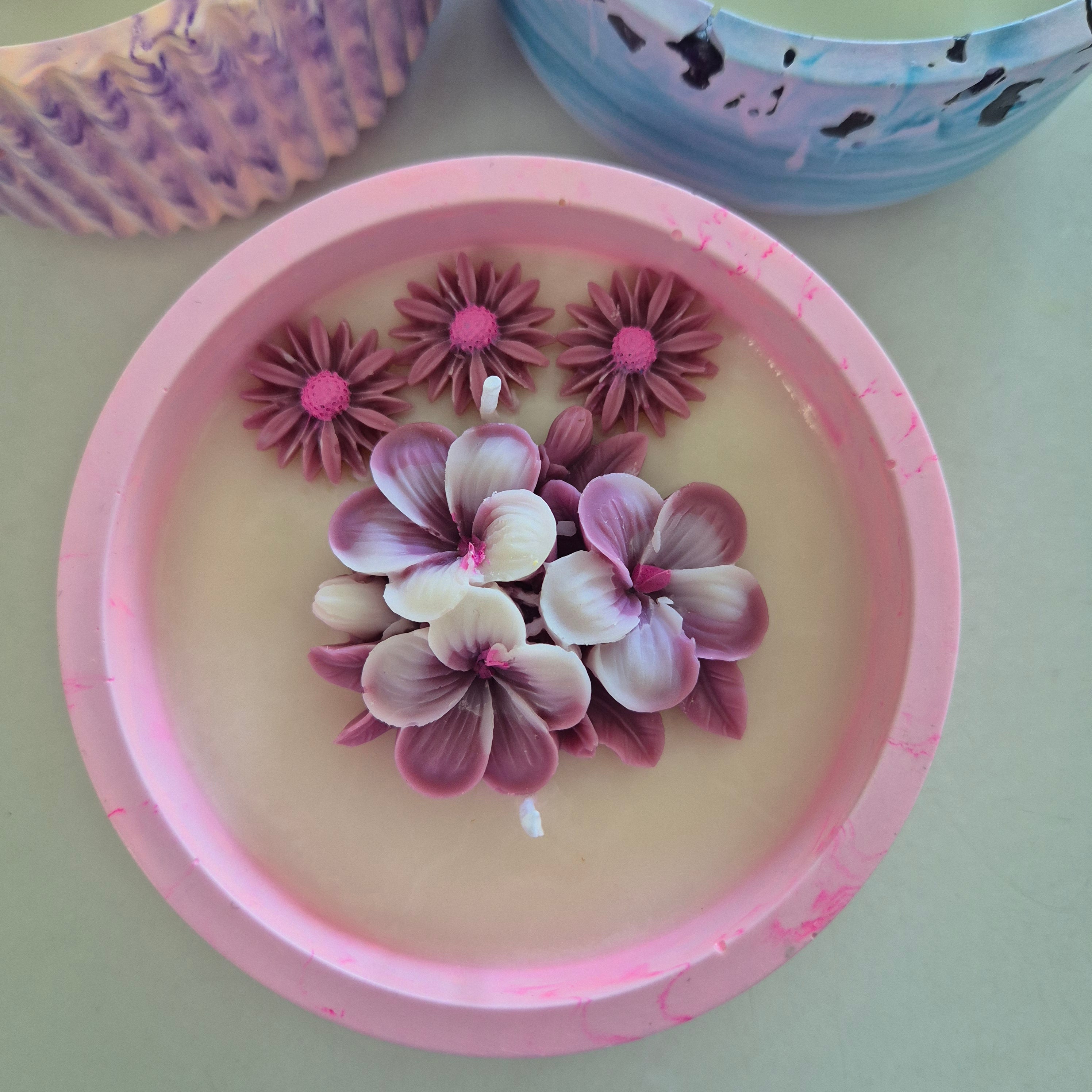 Round pink concrete bowl candle with rose and lavender scent
