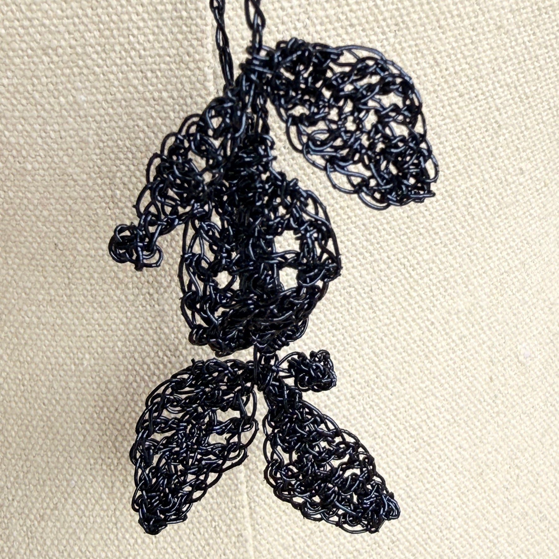 Travel light - Lariat neckpieces.