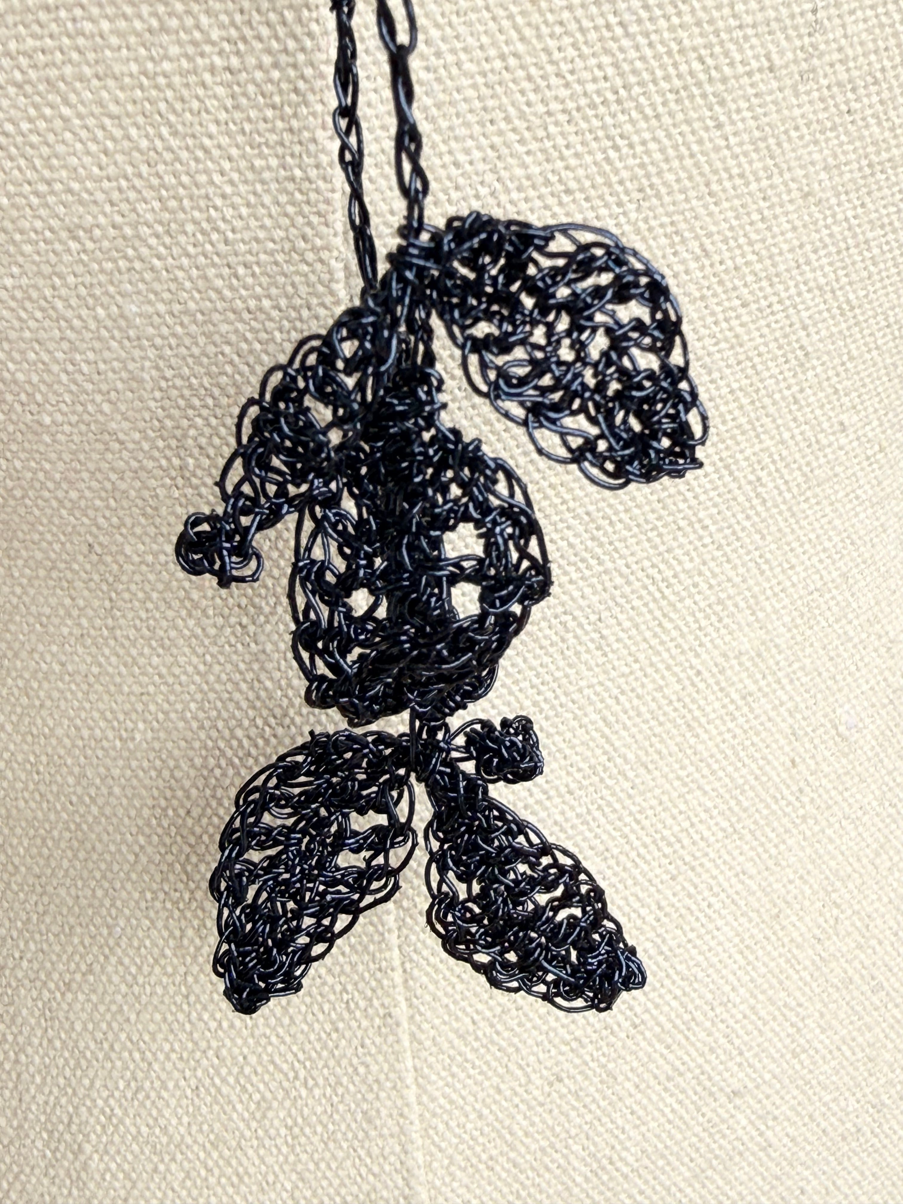 Travel light - Lariat neckpieces.