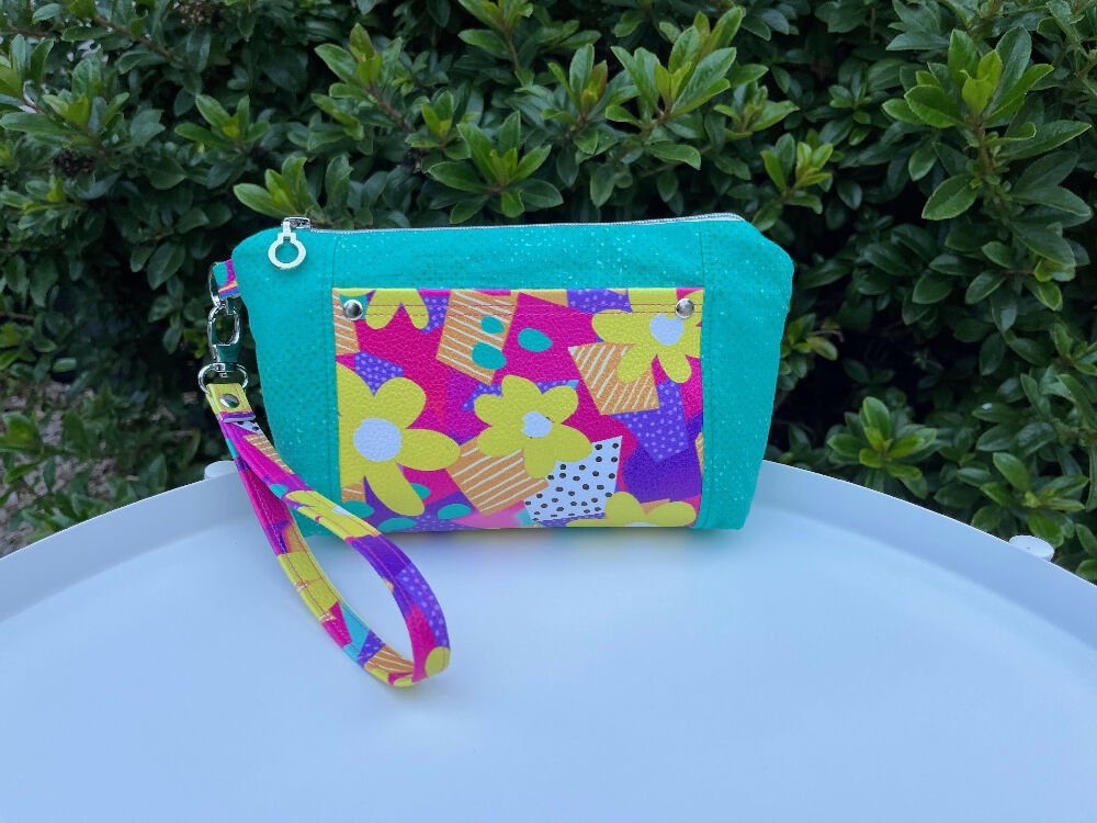 Norfolk Pouch - Daisy Dazzler with green