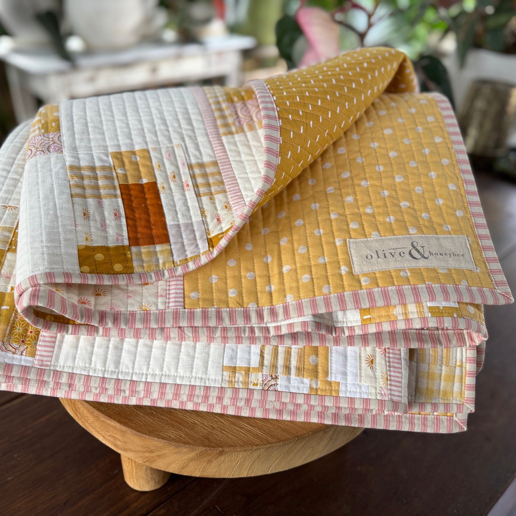 Sunbeams Coastal Quilt: Reversible Cream & Yellow design