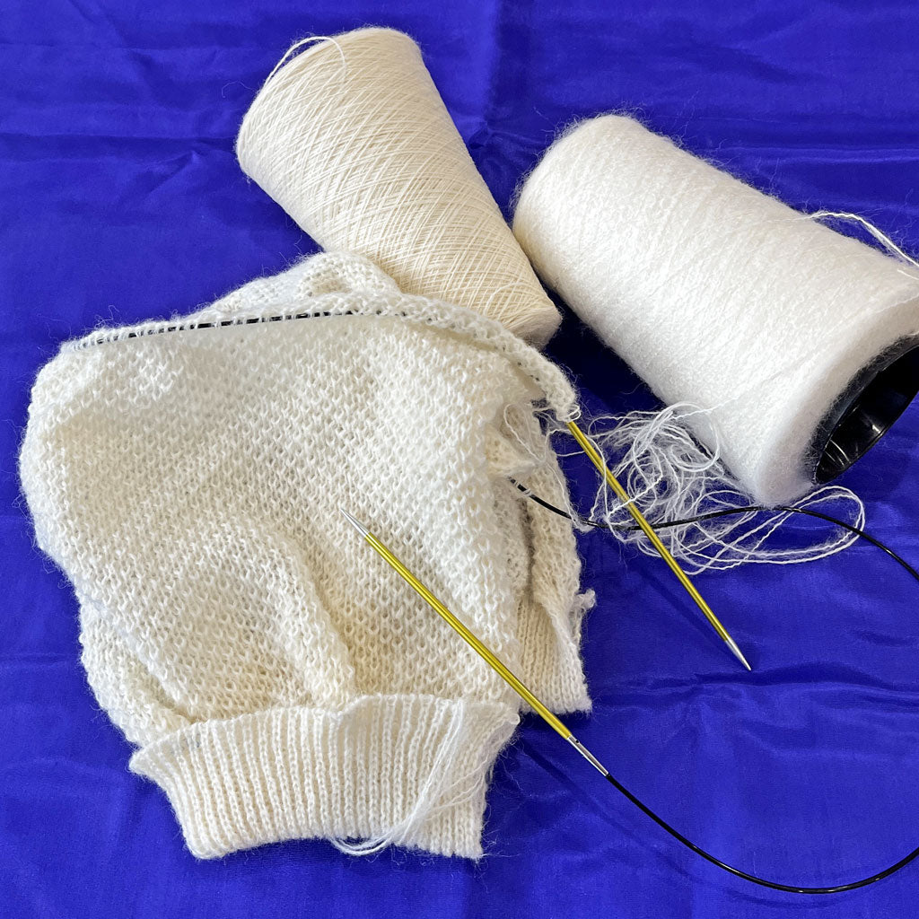 Beanies in white mohair and wool. Adult. Hand made.