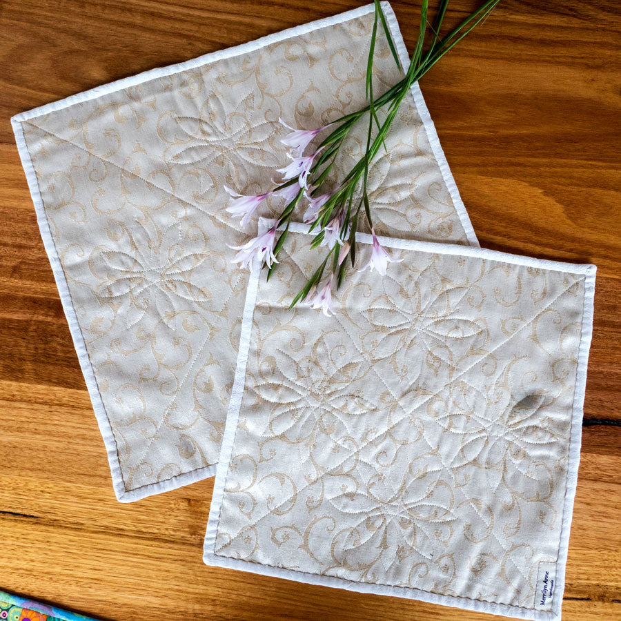 Table linen, runner and mats. Modern. Hand made. Free shipping.