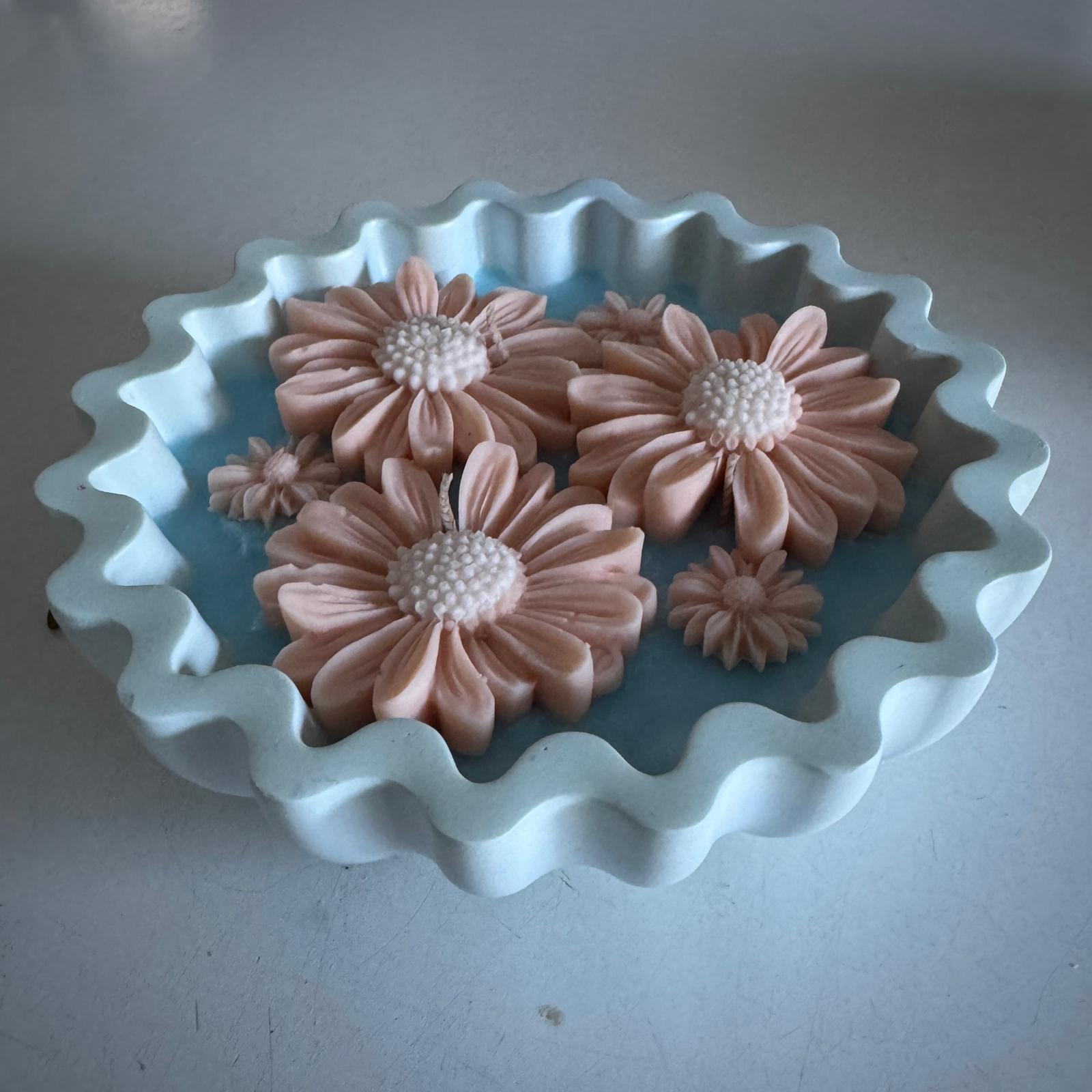 Blue and peach eco-concrete daisy bowl candle