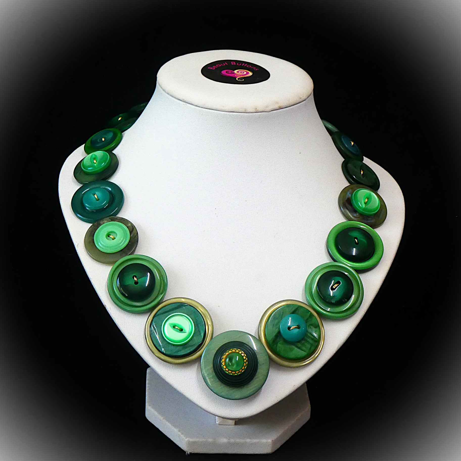 Button necklace - Go Green