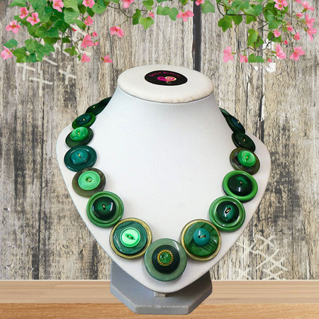 Button necklace - Go Green
