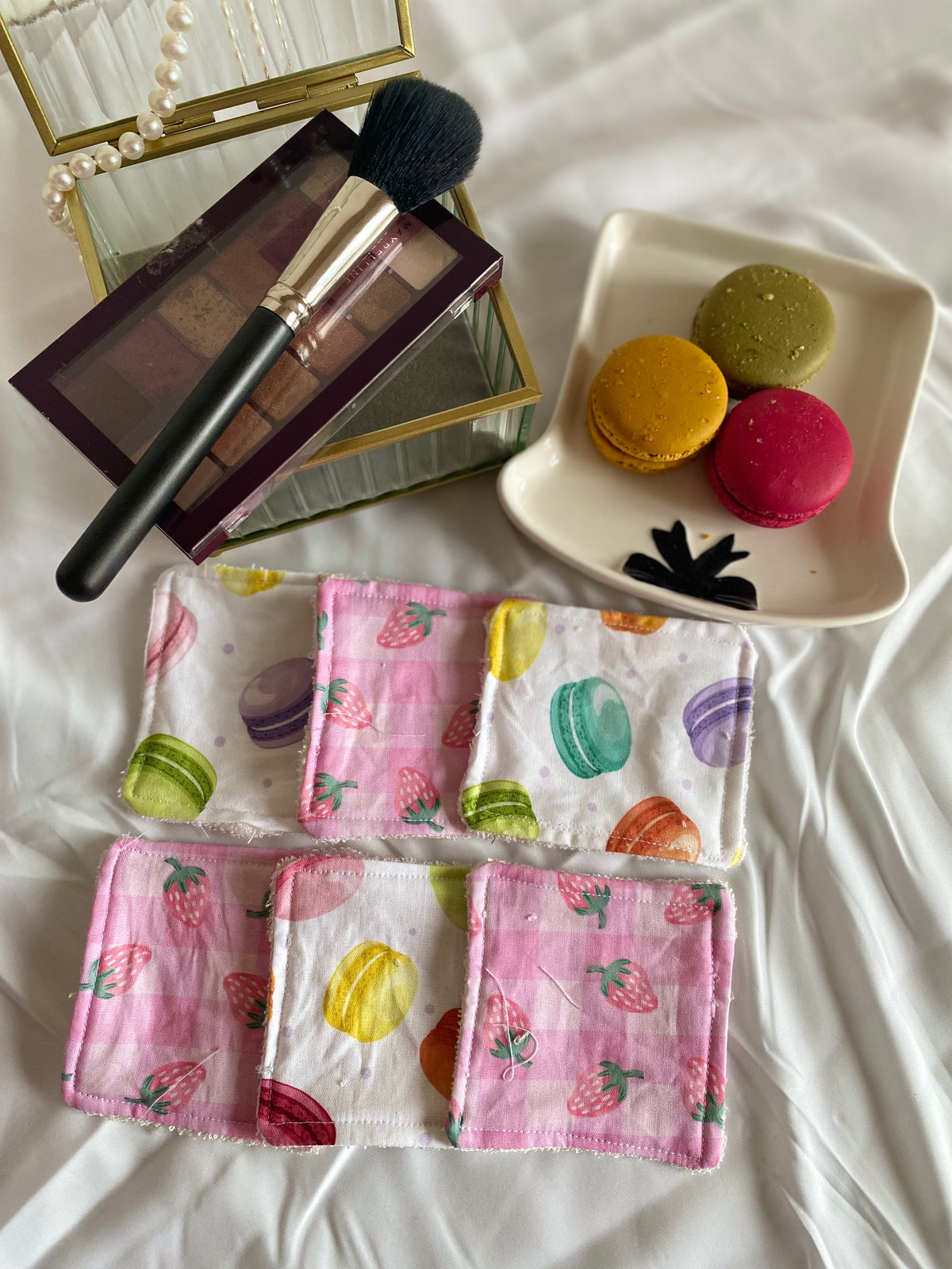 🍓 Foodie-Inspired Makeup Brush Roll & Reusable Makeup Pad Set
