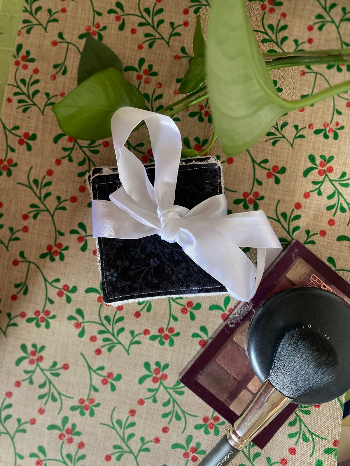 Black & White Floral Reusable Makeup Remover Pad –