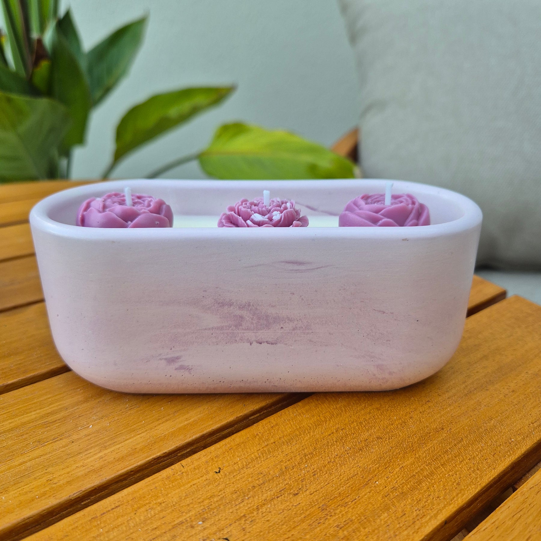 Lilac concrete bowl candle scented with gardenia and rose