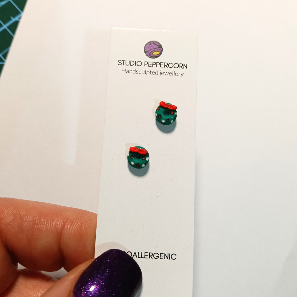 Christmas wreath stud earrings