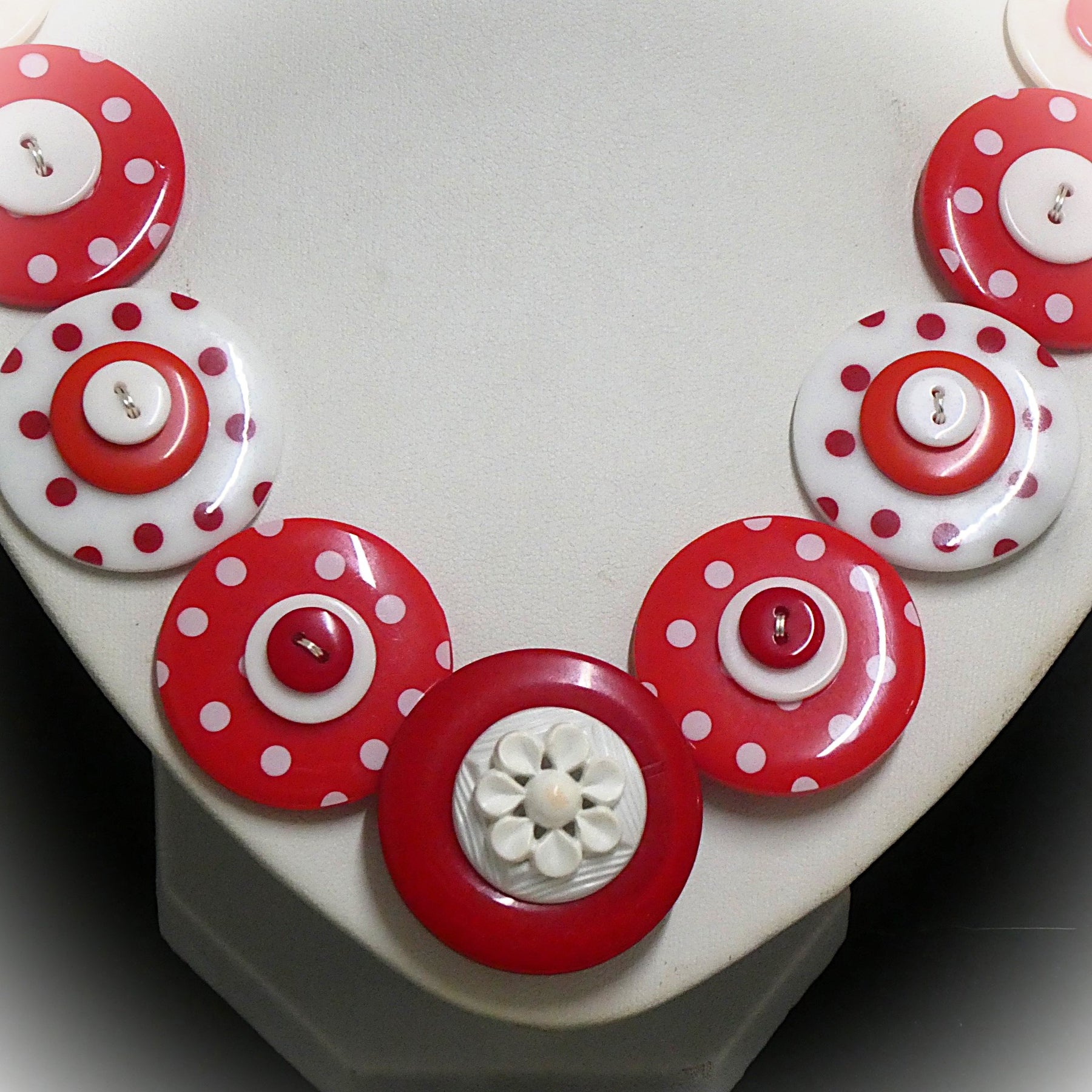 Button necklace - Red Spot