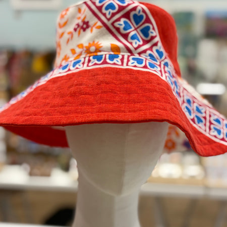 gorgeous red, white floral vintage fabric hat - violetclothing - free postage