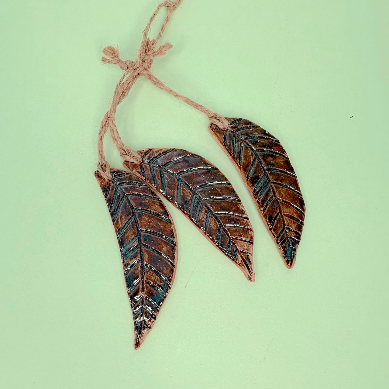 Ceramic handcrafted leaf tags – set of 3